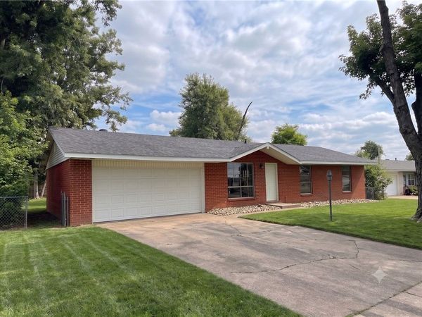 811 N 15th Street , Rogers, AR 72756