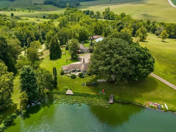 3976 Millersburg Road , Gambier, OH 43022