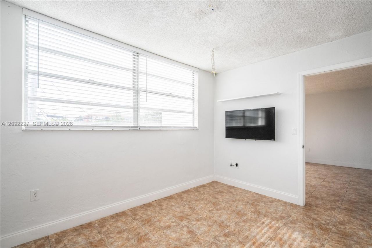 7850 Byron Ave, Unit 207, Miami Beach, FL 33141 Photo