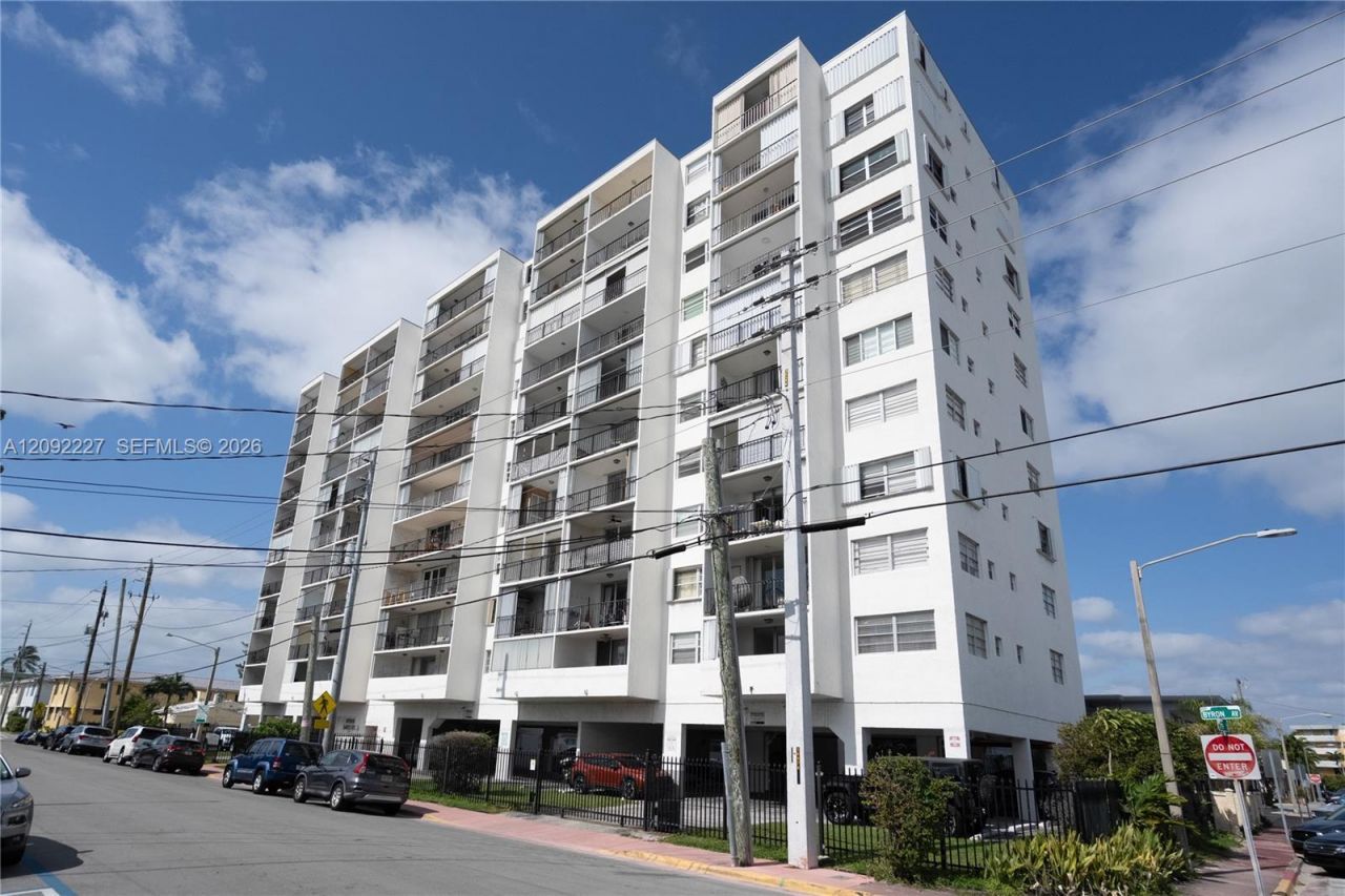 7850 Byron Ave, Unit 207, Miami Beach, FL 33141 Photo