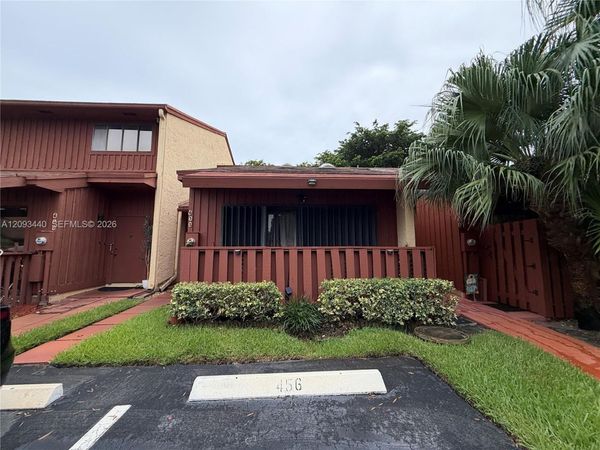 458 SE 11th Ter , Dania Beach, FL 33004
