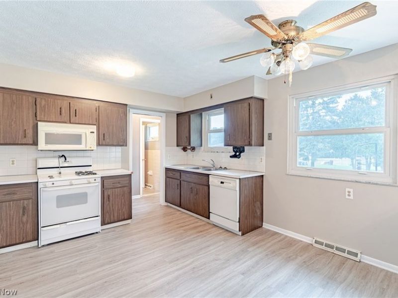 6449 S Park Boulevard, Parma, OH 44134 Photo 9