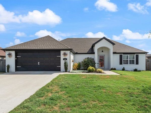 320 N Tacoma Street, Farmington, AR 72730