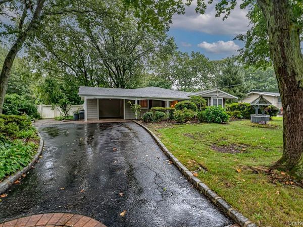 15 Longhorn Lane , East Setauket, NY 11733