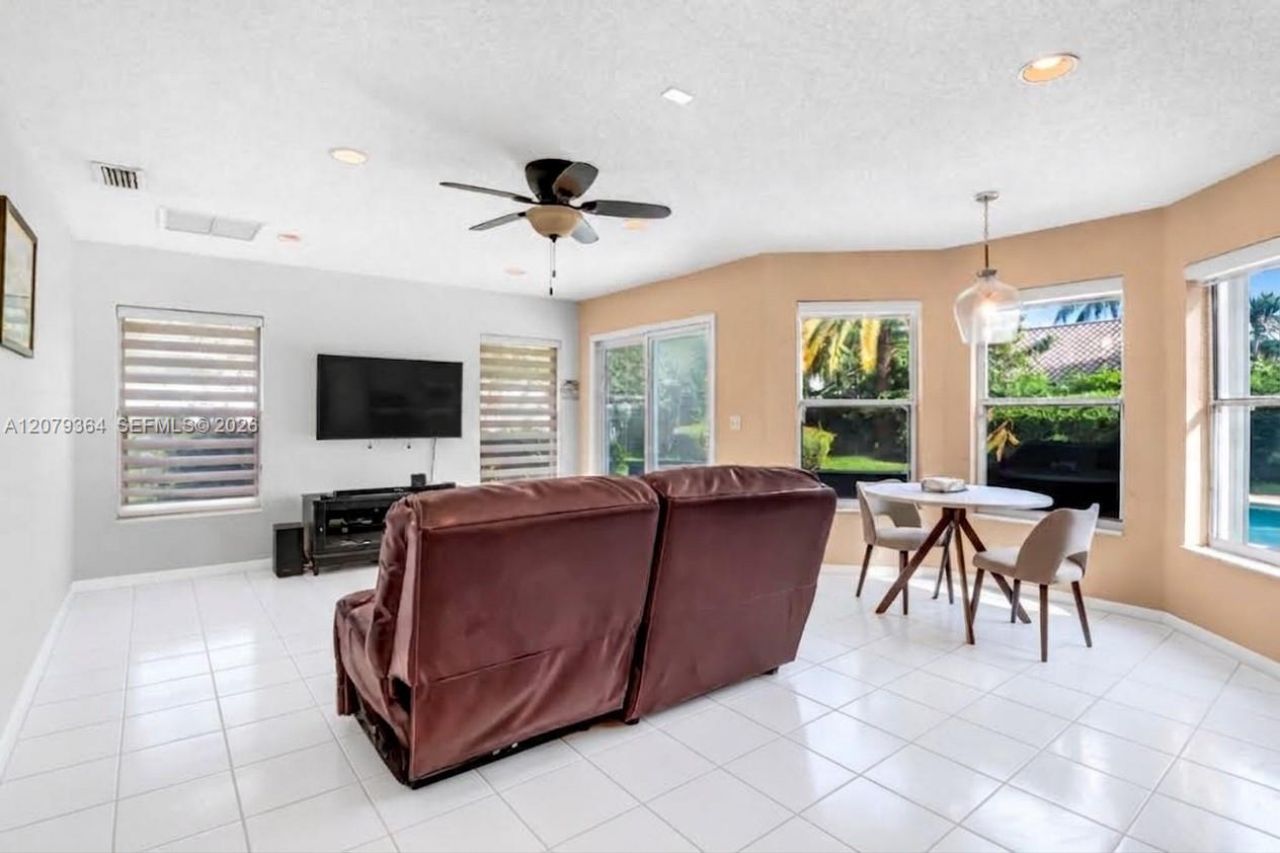 743 NW 174th Ter, Pembroke Pines, FL 33029 Photo