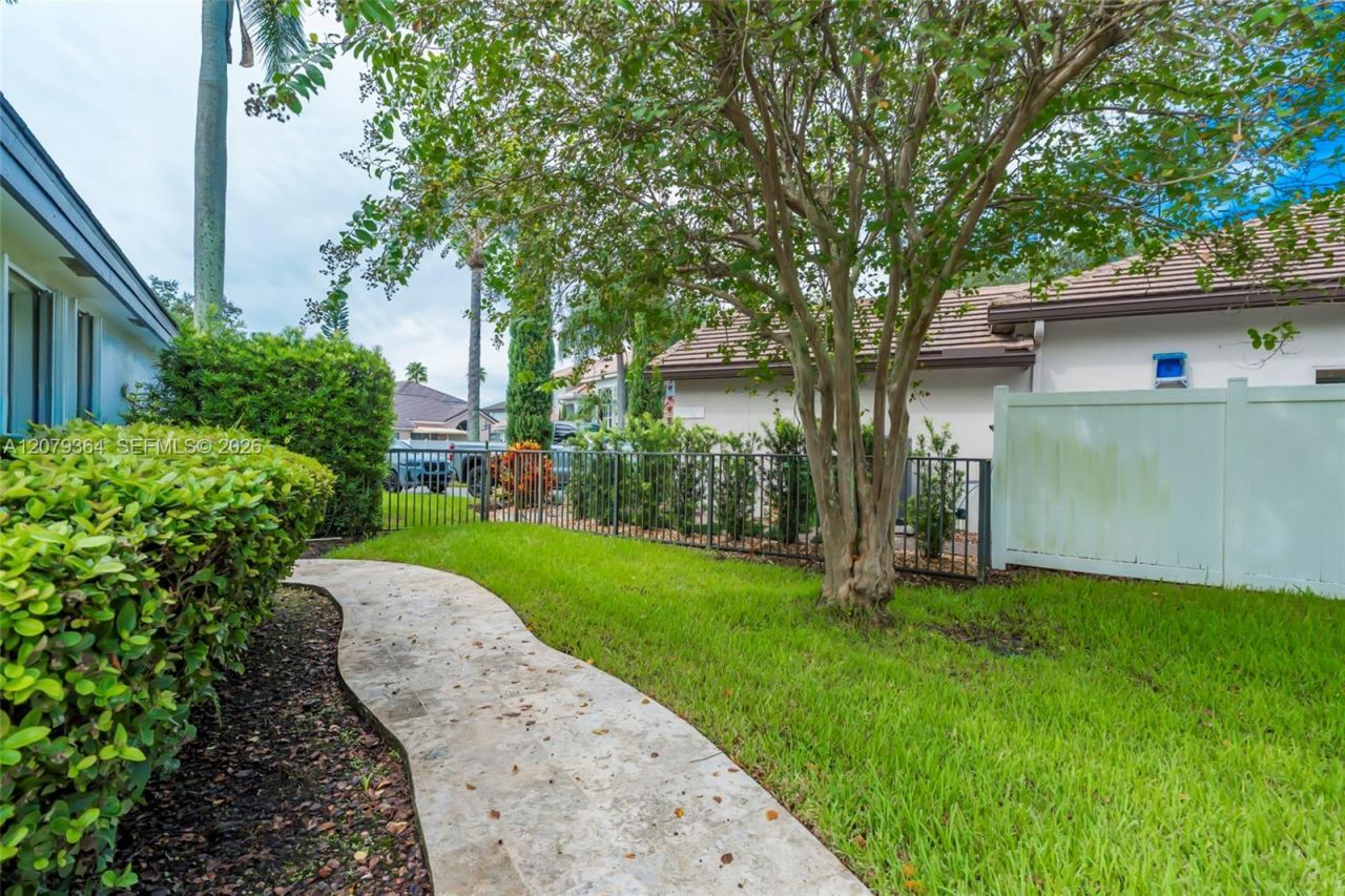 743 NW 174th Ter, Pembroke Pines, FL 33029 Photo