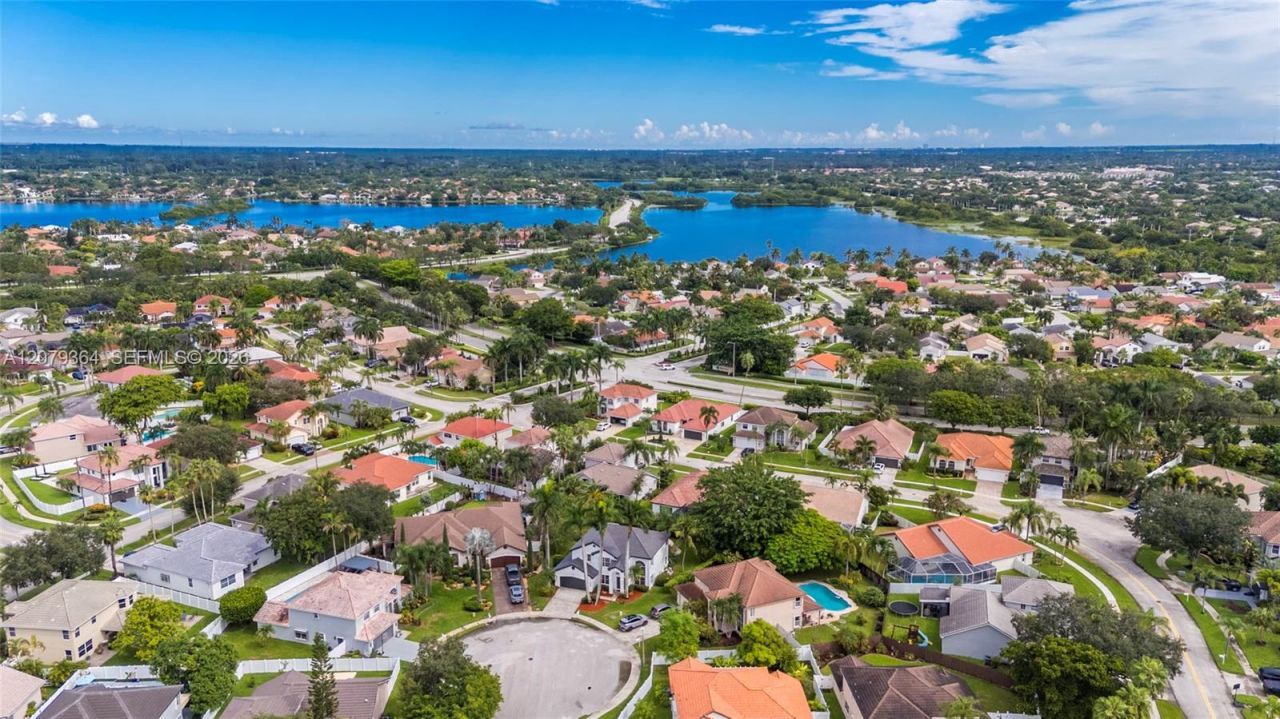 743 NW 174th Ter, Pembroke Pines, FL 33029 Photo