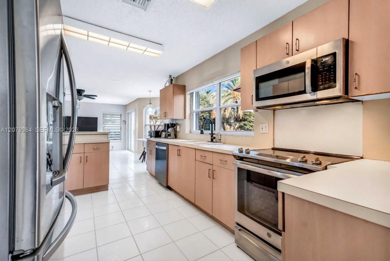 743 NW 174th Ter, Pembroke Pines, FL 33029 Photo