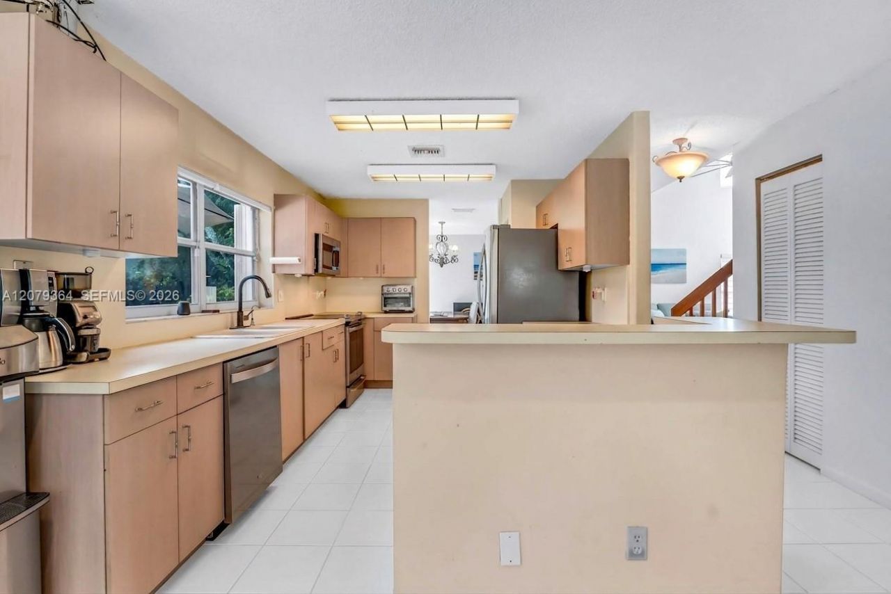 743 NW 174th Ter, Pembroke Pines, FL 33029 Photo