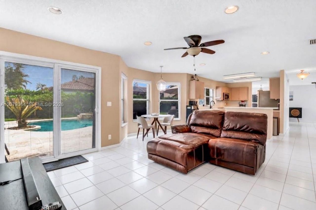 743 NW 174th Ter, Pembroke Pines, FL 33029 Photo