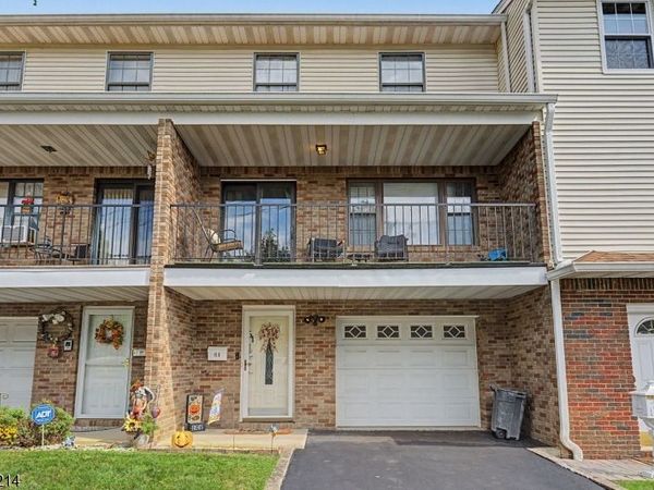 61 Henry St, Elmwood Park, NJ 07407