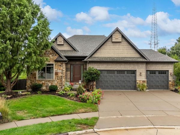 5090 Brittany Court, Bettendorf, IA 52722
