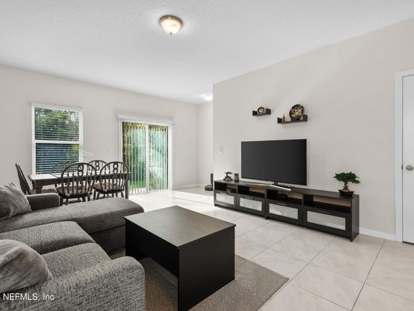893 CAPITOL Parkway, Jacksonville, FL 32218