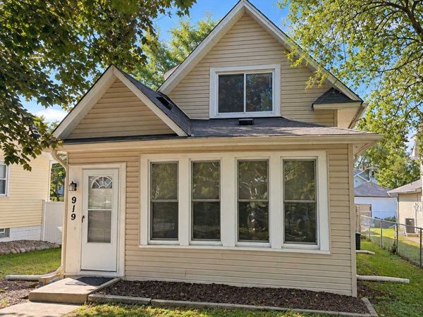 919 26th Avenue SE, Minneapolis, MN 55414