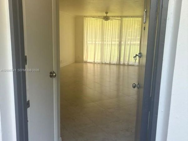 3101 N Country Club Dr, Unit 107, Aventura, FL 33180