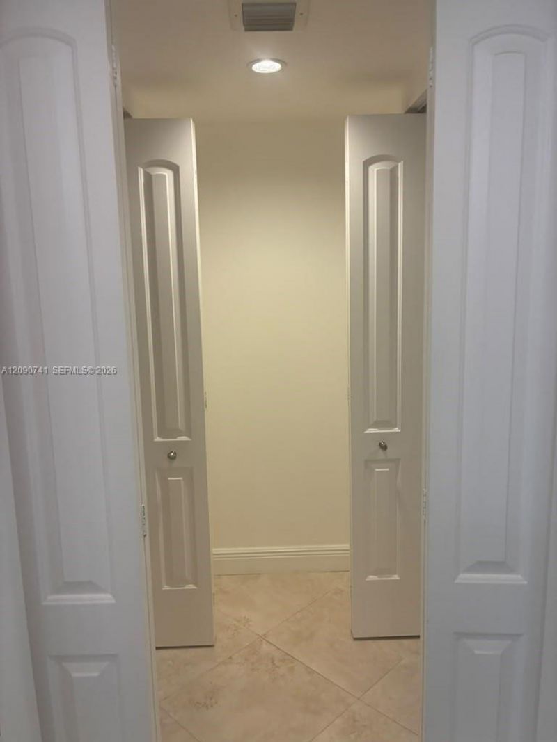 3101 N Country Club Dr, Unit 107, Aventura, FL 33180 Photo