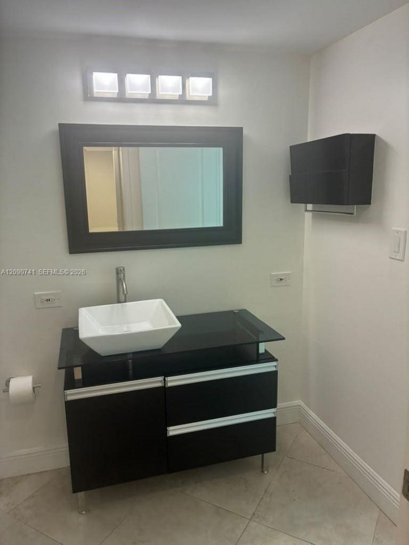 3101 N Country Club Dr, Unit 107, Aventura, FL 33180 Photo