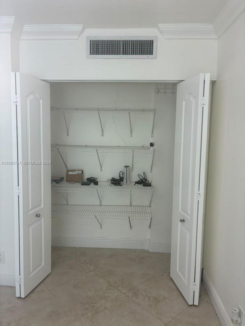 3101 N Country Club Dr, Unit 107, Aventura, FL 33180 Photo