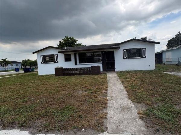 3020 NW 212th St , Miami Gardens, FL 33056