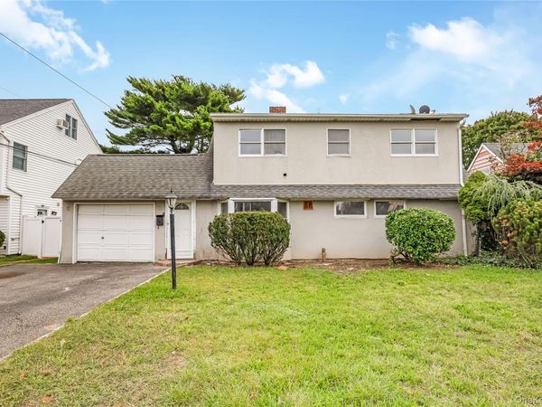 22 Tarry Lane , Levittown, NY 11756