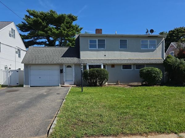 22 Tarry Lane , Levittown, NY 11756