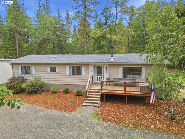 25780 Vera LN, Veneta, OR 97487