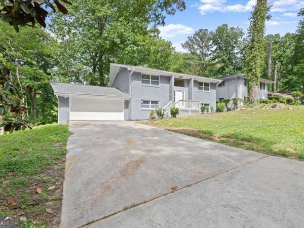 495 Larchmont Circle NW, Atlanta, GA 30318