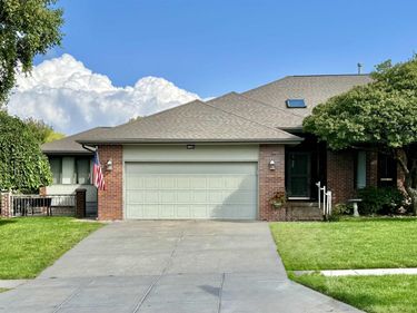 7100 Beaver Creek Lane, Lincoln, NE 68516