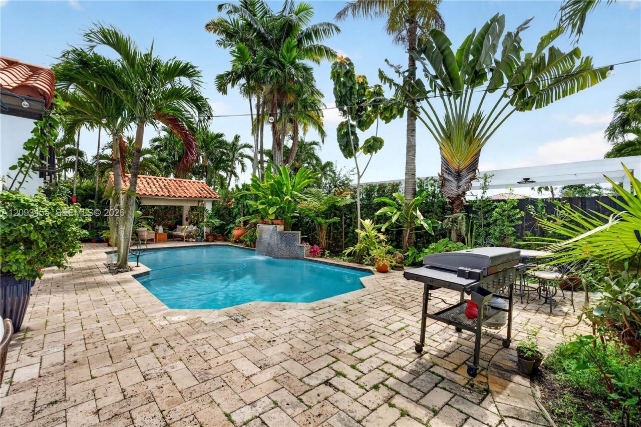 13310 NW 8th St , Miami, FL 33182 Photo