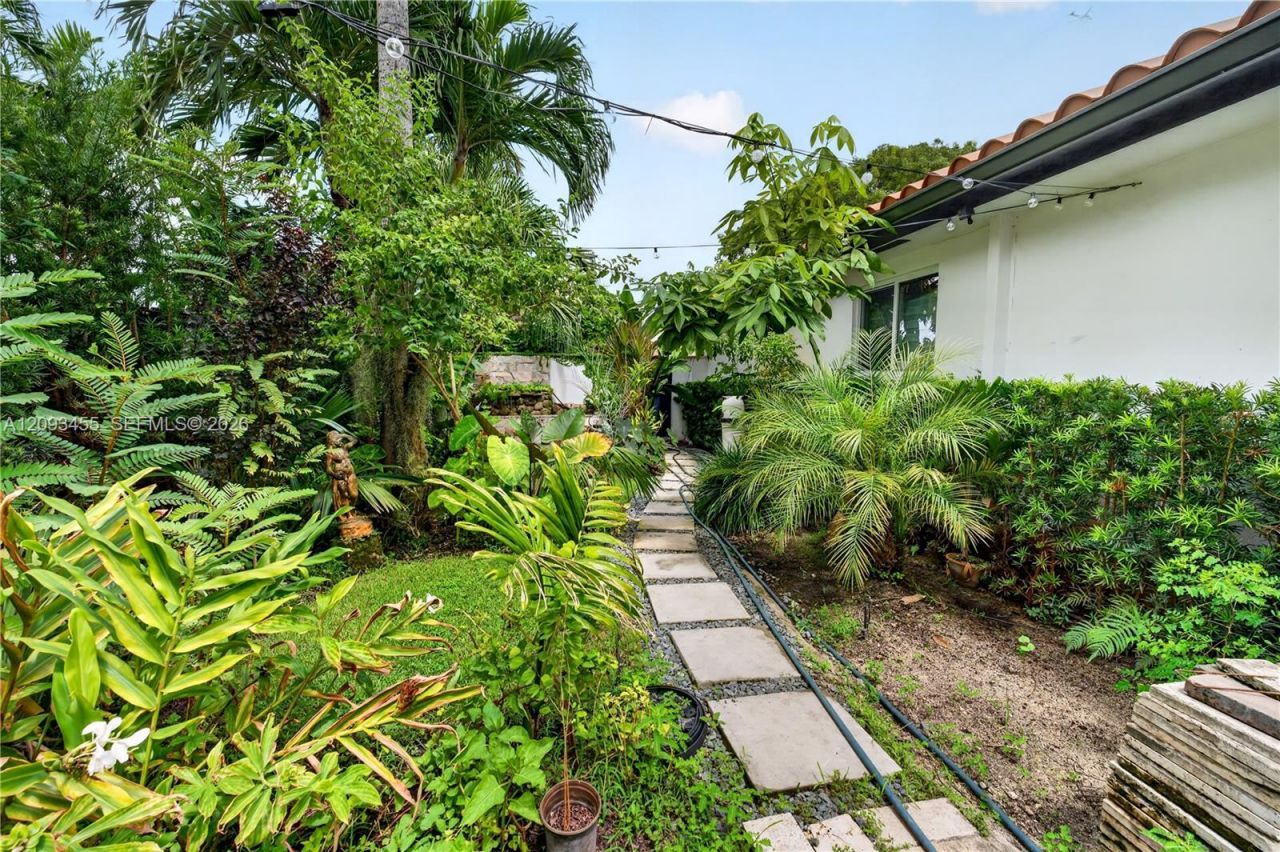 13310 NW 8th St , Miami, FL 33182 Photo