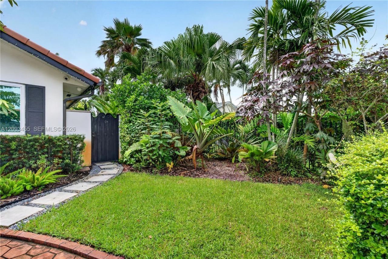 13310 NW 8th St , Miami, FL 33182 Photo