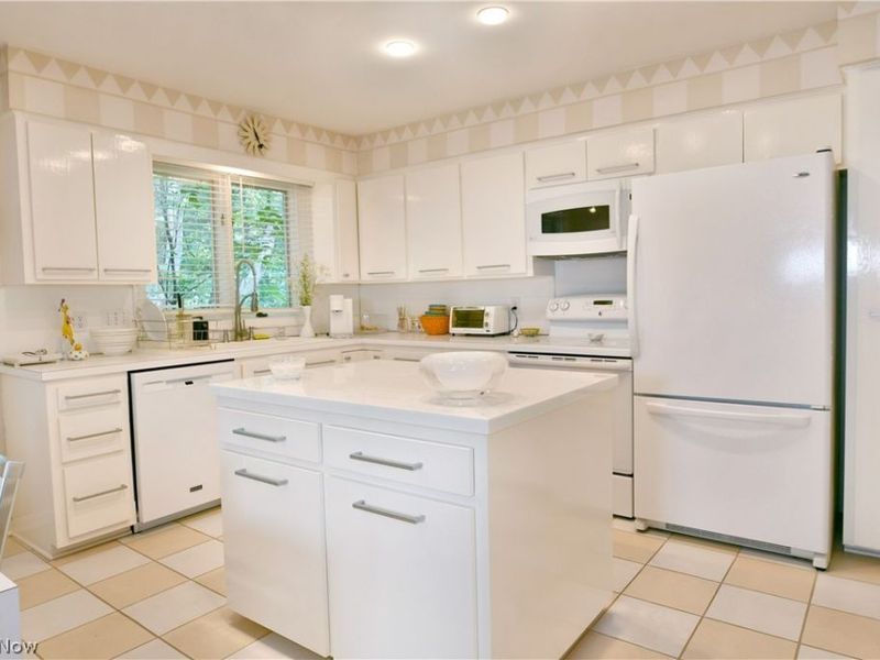 5597 Engleton Lane, Girard, OH 44420 Photo 12