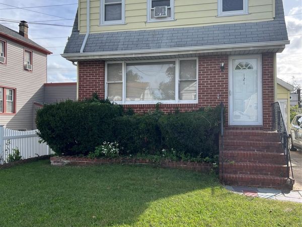121 Cochran Place, Valley Stream, NY 11581