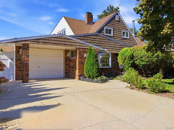 33 Stonecutter Road , Levittown, NY 11756