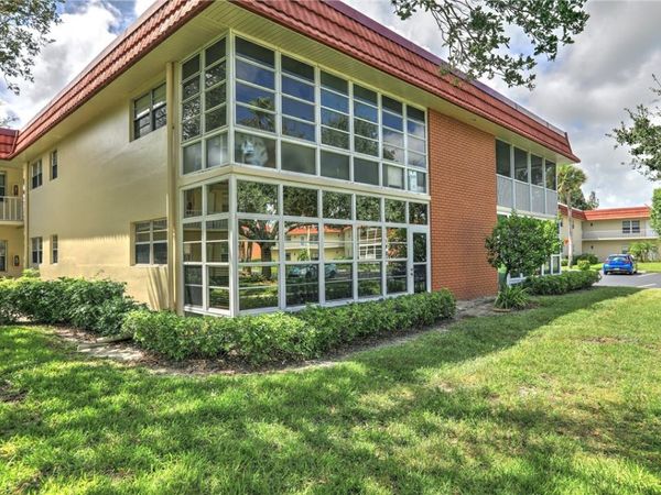 46 Woodland Drive, Unit 106, Vero Beach, FL 32962