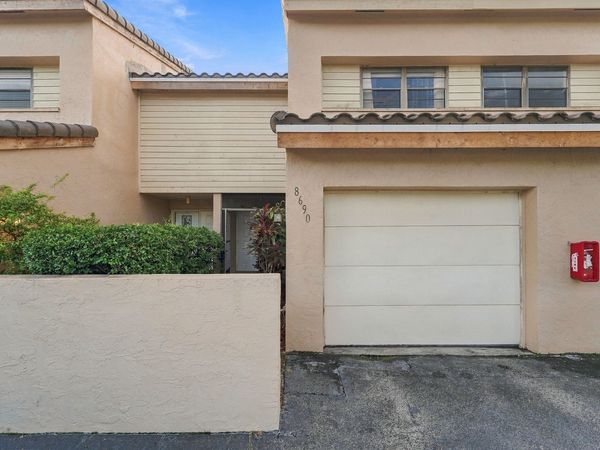8690 NW 40th Street, Coral Springs, FL 33065