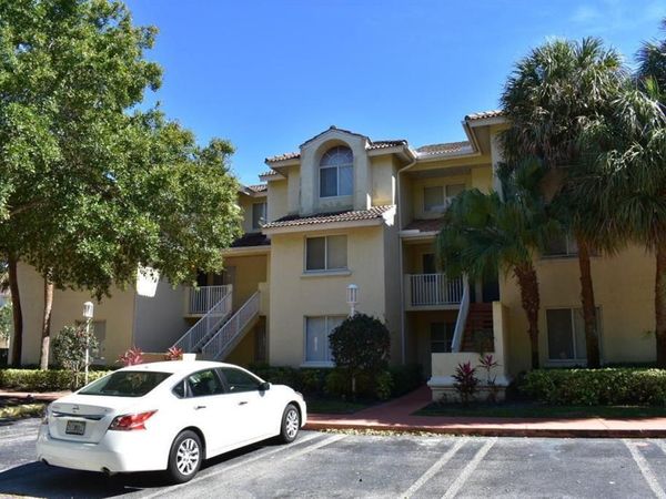 2104 GLENMOOR Drive, Unit 2104, West Palm Beach, FL 33409