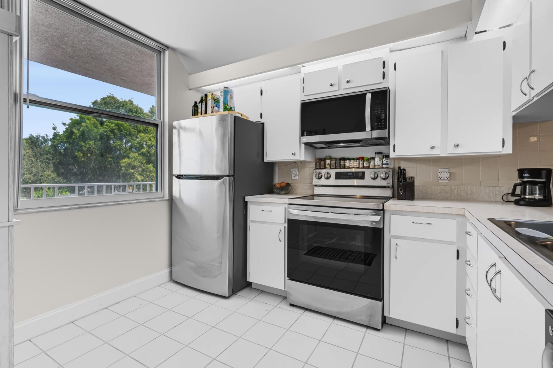 3826 Whitehall Drive, Unit 302, West Palm Beach, FL 33401 Photo