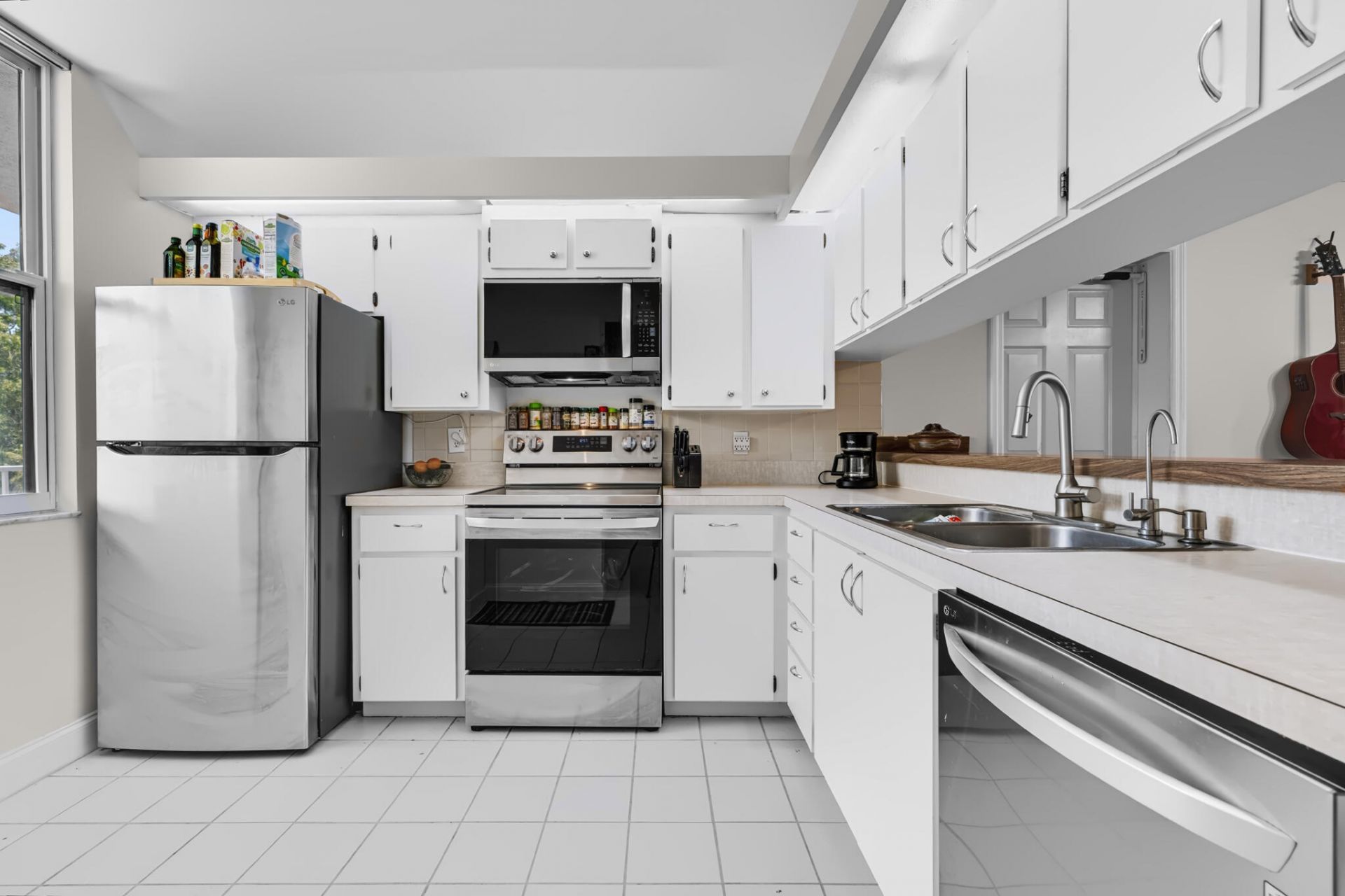 3826 Whitehall Drive, Unit 302, West Palm Beach, FL 33401 Photo