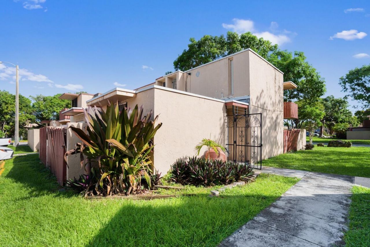 20106 SW 123rd Drive, Miami, FL 33177 Photo