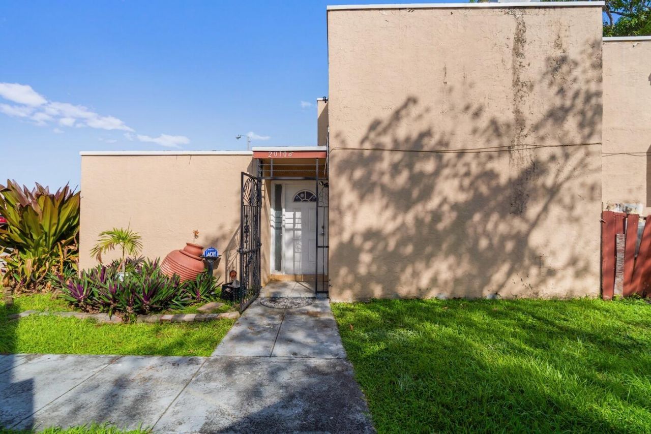 20106 SW 123rd Drive, Miami, FL 33177 Photo