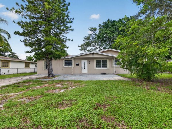 913 NW 10th Terrace, Stuart, FL 34994