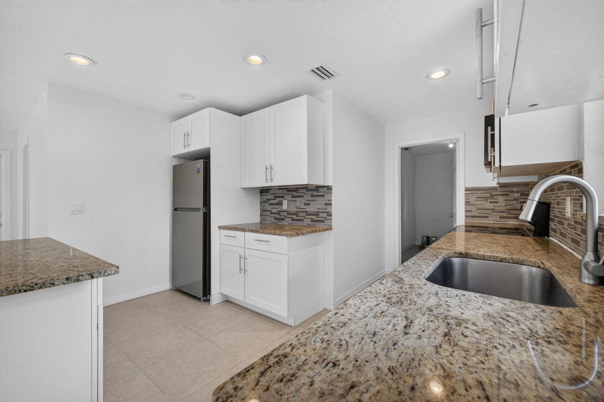 913 NW 10th Terrace, Stuart, FL 34994 Photo