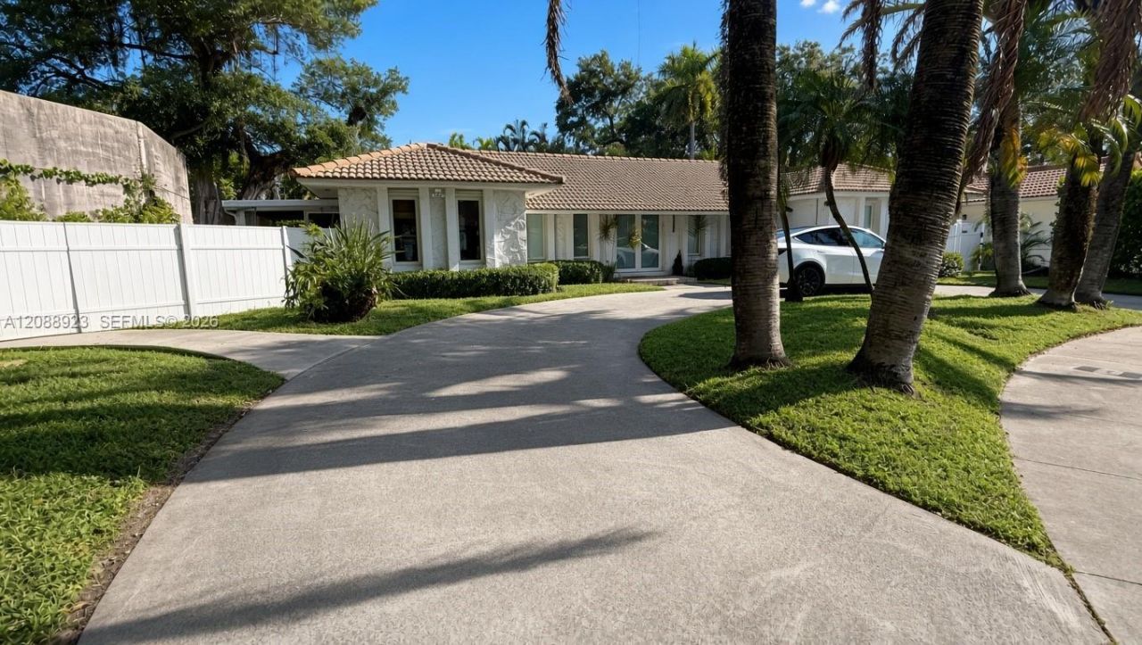 1835 NE 212th Terrace , Miami, FL 33179 Photo