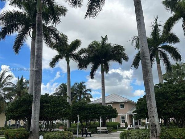 10735 NW 75th St , Doral, FL 33178