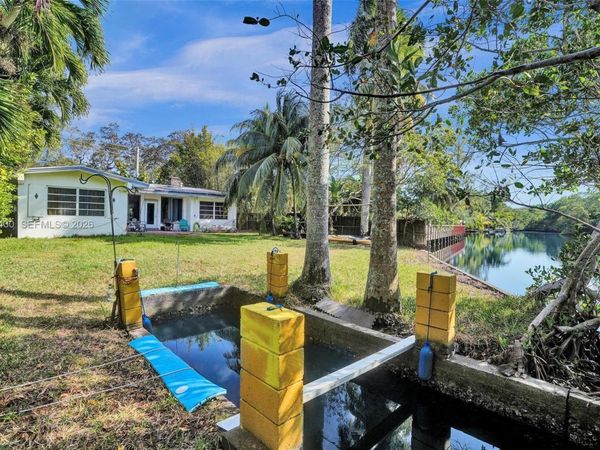 18500 NE 23rd Ct , Miami, FL 33180