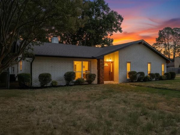 1909 Plymouth Court, Arlington, TX 76013