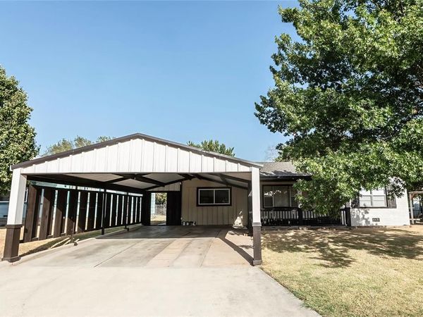 105 Benton Street , Nocona, TX 76255