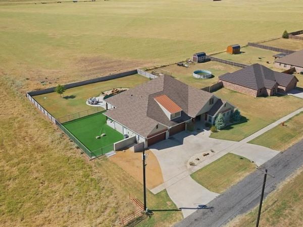 568 Crow Road, Whitesboro, TX 76273