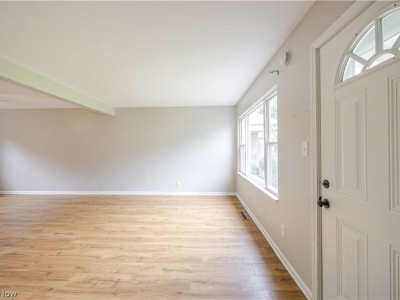 10366 Manorford Drive, Parma Heights, OH 44130 Photo 12